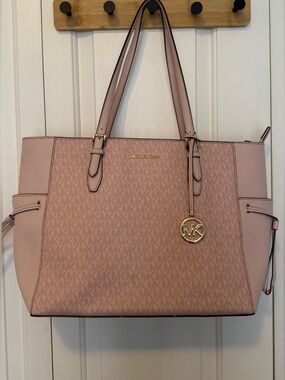 Michael Kors Voyager Medium Logo Tote – Soft Pink